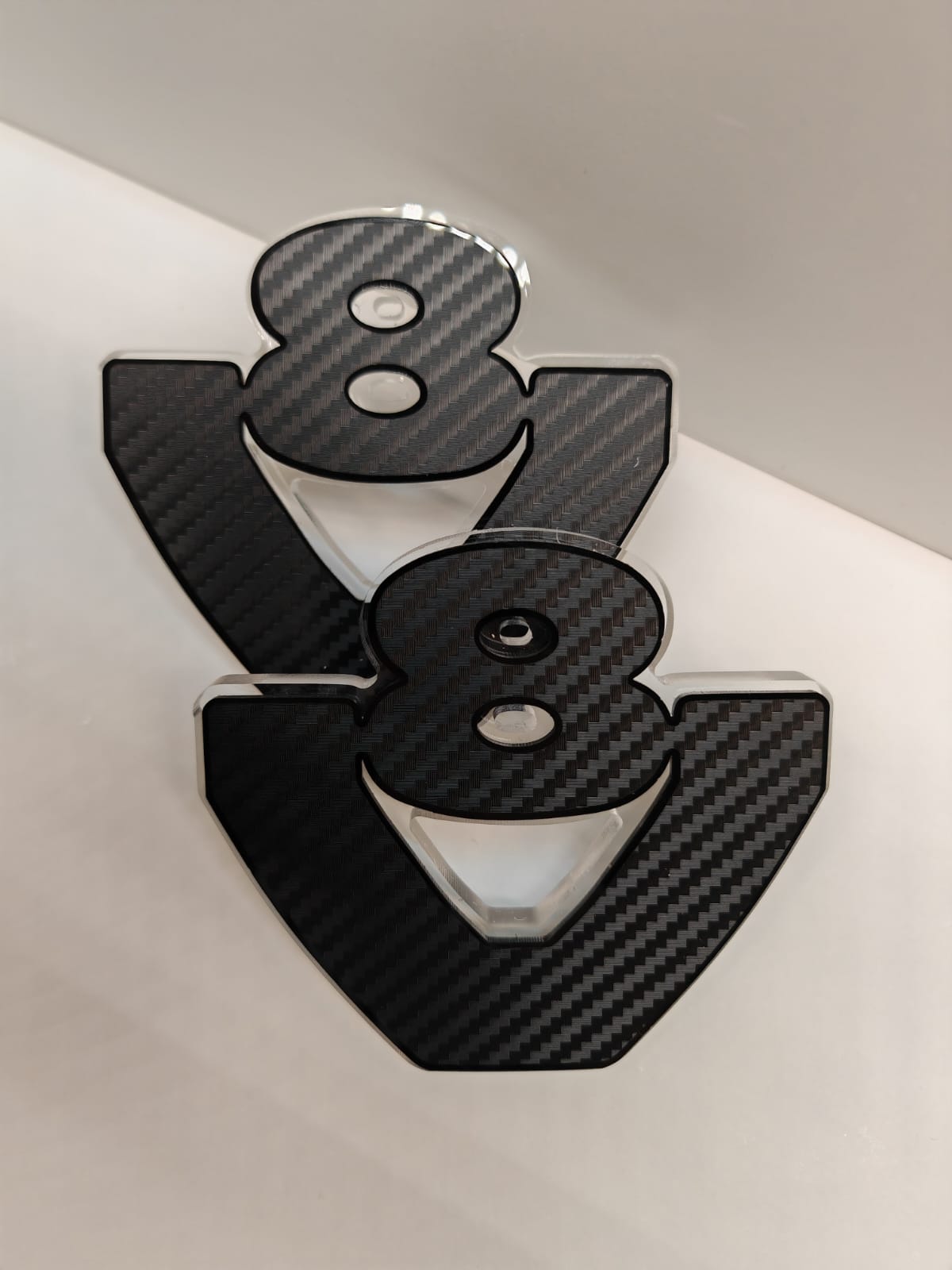 Personalización VIP para Camiones | Logos, Vinilo y Retroiluminación | CamionesVIP